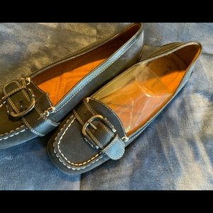 New Naturalizer black moccasin w/ buckle. 1” heel
